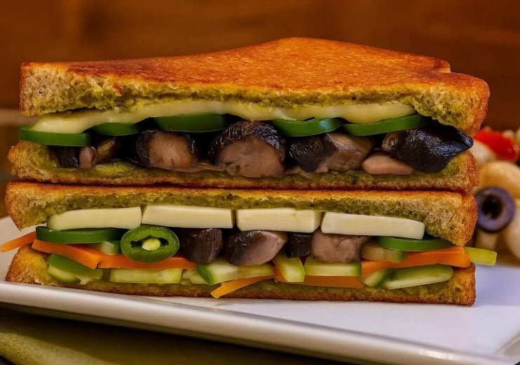 Fully Loaded Triangular Sandwich [2 Pieces]