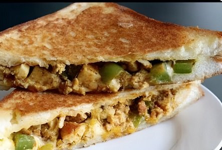 Peri Peri Paneer Triangular Sandwich [2 Pieces]